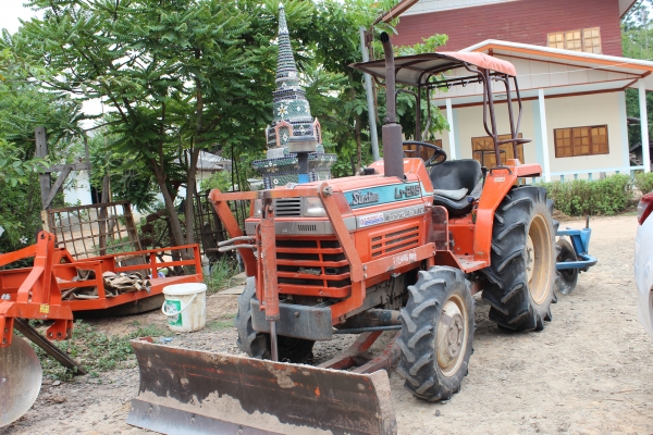 ขายด่วน kubota L1-245 4wd อุปกรณ์ครบพร้อมใช้