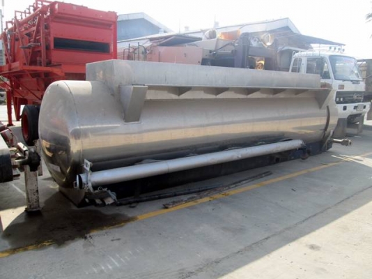 แทงค์สแตนเลสบรรจุของเหลว ขานด 9,000 ลิตร สนใจติดต่อ 081-986-1114