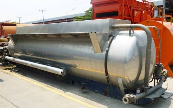 แทงค์สแตนเลสบรรจุของเหลว ขานด 9,000 ลิตร สนใจติดต่อ 081-986-1114