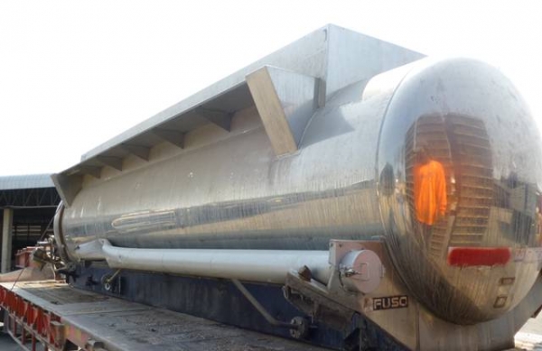 แทงค์สแตนเลสบรรจุของเหลว ขานด 9,000 ลิตร สนใจติดต่อ 081-986-1114