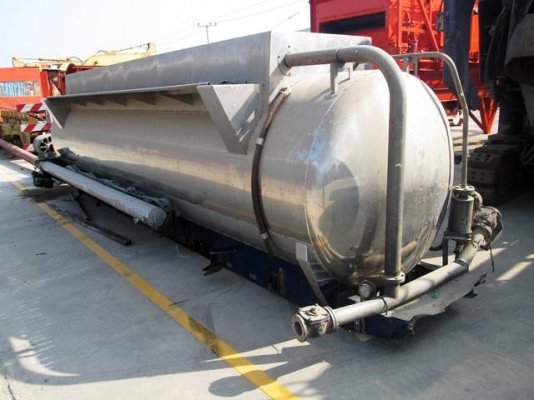 แทงค์สแตนเลสบรรจุของเหลว ขานด 9,000 ลิตร สนใจติดต่อ 081-986-1114