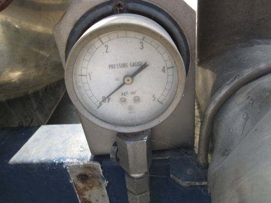 แทงค์สแตนเลสบรรจุของเหลว ขานด 9,000 ลิตร สนใจติดต่อ 081-986-1114