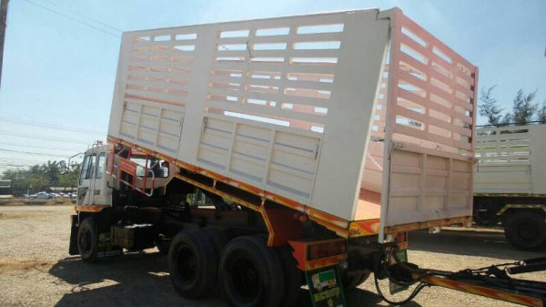 รถมิตซู 10 ล้อ 220 แรงม้า. ปี 40  ( ขายแม่ , ลูก )   สนใจติดต่อ 081 - 6079515