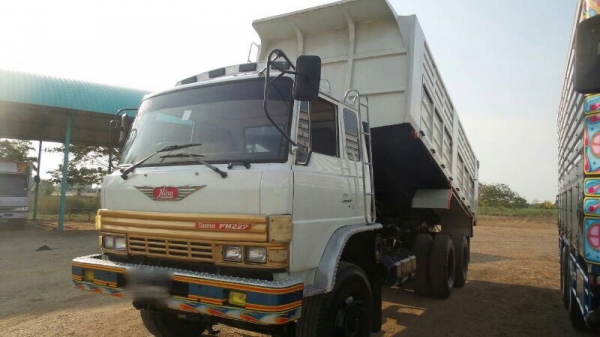 รถฮีโน่ 10 ล้อดั้ม 220 แรงม้า. ปี 33  สนใจติดต่อ 081 - 6079515