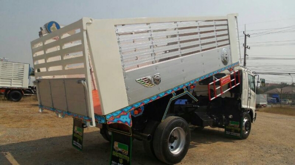 รถฮีโน่ 6 ล้อดั้ม 220 แรงม้า. ปี 48  สนใจติดต่อ 081 - 6079515