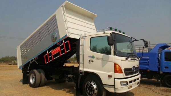 รถฮีโน่ 6 ล้อดั้ม 220 แรงม้า. ปี 48  สนใจติดต่อ 081 - 6079515