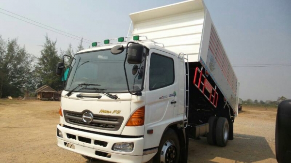 รถฮีโน่ 6 ล้อดั้ม 220 แรงม้า. ปี 48  สนใจติดต่อ 081 - 6079515