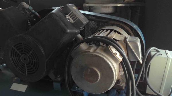 ขออนุญาตขายปํ๊มลม IWATA 2.2KW (3แรง) มอเตอร์ถ่านมิตซู ไฟบ้าน220V. สภาพพร้อมใช้งานสักตัวครับ