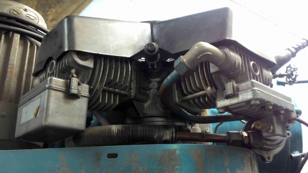 ขออนุญาตขายปํ๊มลม IWATA 2.2KW (3แรง) มอเตอร์ถ่านมิตซู ไฟบ้าน220V. สภาพพร้อมใช้งานสักตัวครับ