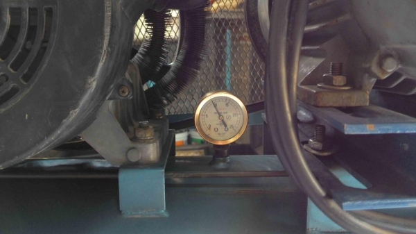 ขออนุญาตขายปํ๊มลม IWATA 2.2KW (3แรง) มอเตอร์ถ่านมิตซู ไฟบ้าน220V. สภาพพร้อมใช้งานสักตัวครับ