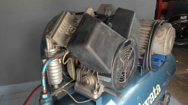 ขออนุญาตขายปํ๊มลม IWATA 2.2KW (3แรง) มอเตอร์ถ่านมิตซู ไฟบ้าน220V. สภาพพร้อมใช้งานสักตัวครับ