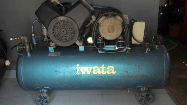 ขออนุญาตขายปํ๊มลม IWATA 2.2KW (3แรง) มอเตอร์ถ่านมิตซู ไฟบ้าน220V. สภาพพร้อมใช้งานสักตัวครับ