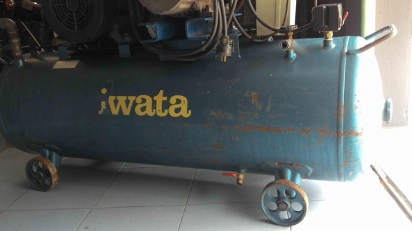 ขออนุญาตขายปํ๊มลม IWATA 2.2KW (3แรง) มอเตอร์ถ่านมิตซู ไฟบ้าน220V. สภาพพร้อมใช้งานสักตัวครับ