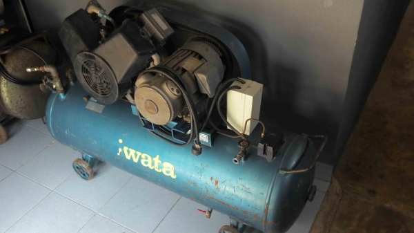 ขออนุญาตขายปํ๊มลม IWATA 2.2KW (3แรง) มอเตอร์ถ่านมิตซู ไฟบ้าน220V. สภาพพร้อมใช้งานสักตัวครับ