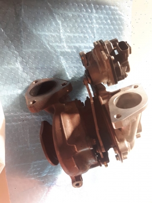 ขายเครื่องรีโว่ 2.4 พร้อมใบคุมเพื่อแจ้งลงเล่ม มีเครื่อง สายไฟ กล่องให้ครบ รับแปลงหน้าวีโก้เป็นรีโว่