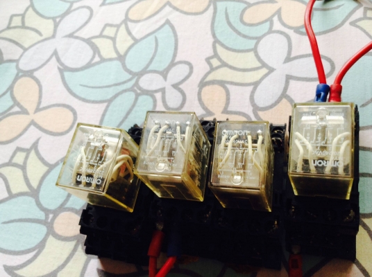 ขายรีเลย์ omron 14 ขา ลงราคาผิดขาย 400ครับขนาด 5A 240v AC หรือ 5A 28v DC