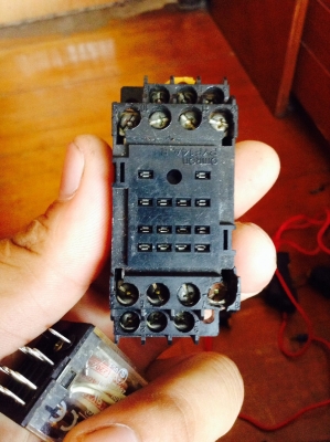 ขายรีเลย์ omron 14 ขา ลงราคาผิดขาย 400ครับขนาด 5A 240v AC หรือ 5A 28v DC