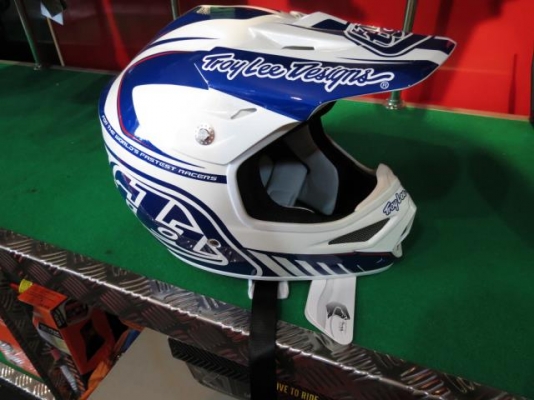 **สินค้ามาใหม่จร้า หมวกกันน๊อค Troy Lee NEW มีมาหลายสีให้เลือกค่ะ**