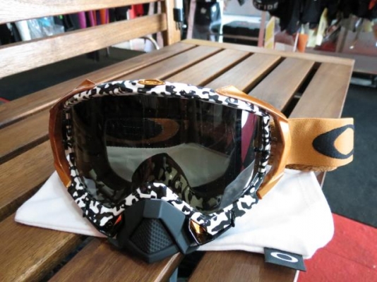 **ขายจร้าขาย แว่นตา OAKLEY New มีหลายแบบ หลายสไตร์**