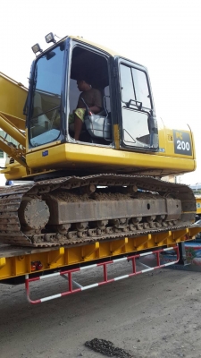 KOMATSU PC200-7