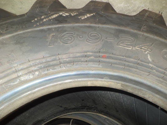 ยางรถตัก (ยางใหม่simex) 16.9 ขอบ 24 มาจาก มาเลย์..มาเลย์