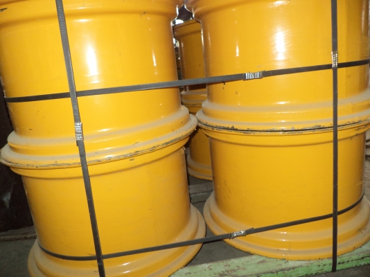 กะทะล้อรถตักล้อยาง 510(11รู) + WA100(12รู) ครับ กะทะล้อรถตักล้อยาง 510(11รู) + WA100(12รู) ครับ