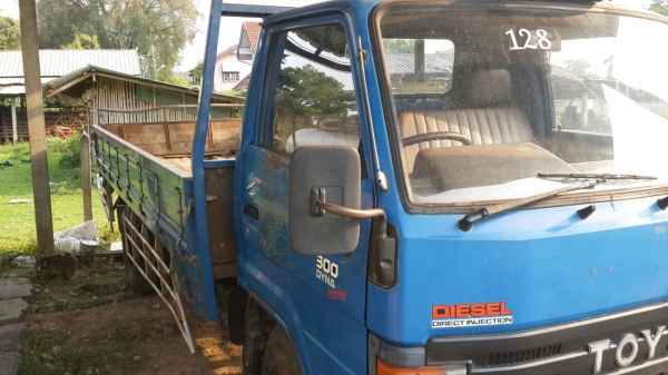 ขายรถ TOYOTA DYNA 300