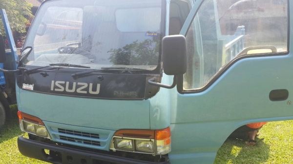 ขายรถ ISUZU NKR 110
