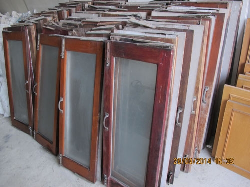 ขายหน้าต่างไม้สัก สวยๆมี80บานๆปรับราคาลงเหลือบานละ400บาท