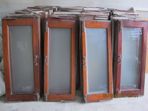 ขายหน้าต่างไม้สัก สวยๆมี80บานๆปรับราคาลงเหลือบานละ400บาท