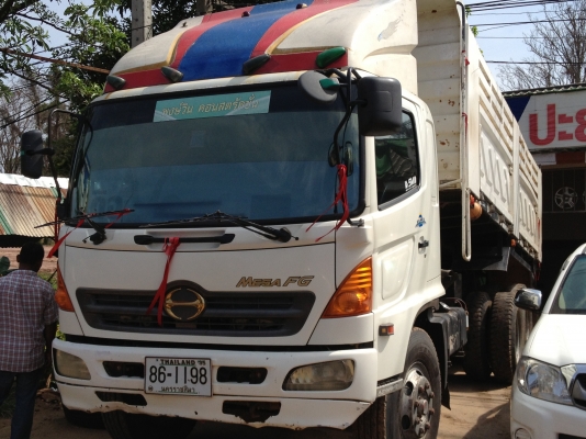 ขายรถ 10 ดั็ม ฮีโน่สมอทอง 260 HP กระบะดั็มสามมิต