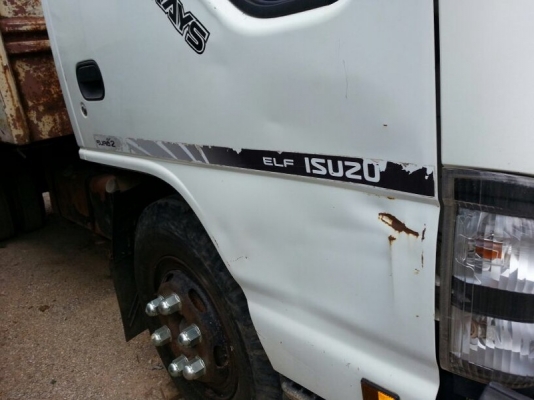 รถอีซูซุ  6 ล้อดั้ม 130 แรงม้า. ปี 51  สนใจติดต่อ 081 - 6079515