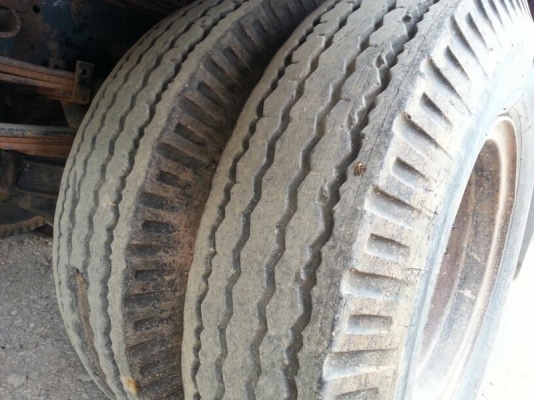 รถอีซูซุ  6 ล้อดั้ม 130 แรงม้า. ปี 51  สนใจติดต่อ 081 - 6079515