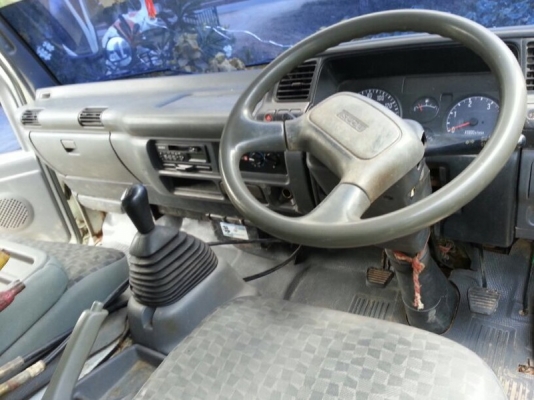 รถอีซูซุ  6 ล้อดั้ม 130 แรงม้า. ปี 51  สนใจติดต่อ 081 - 6079515