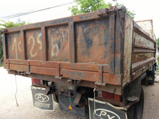 รถอีซูซุ  6 ล้อดั้ม 130 แรงม้า. ปี 51  สนใจติดต่อ 081 - 6079515