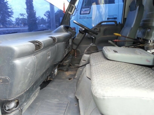 รถอีซูซุ  6 ล้อดั้ม 130 แรงม้า. ปี 51  สนใจติดต่อ 081 - 6079515