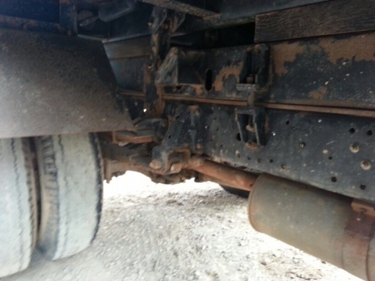 รถอีซูซุ  6 ล้อดั้ม 130 แรงม้า. ปี 51  สนใจติดต่อ 081 - 6079515