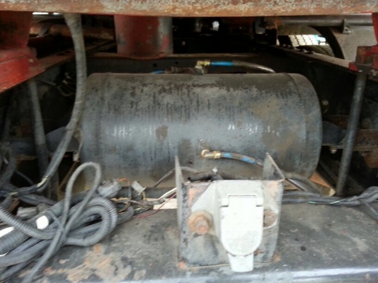 รถฮีโน่ 10 ล้อ บรรทุกน้ำมัน 344 แรงม้า. ปี 53 ( รถวิ่ง 5xx,xxx กม. ) สนใจติดต่อ 081 - 6079515 รถฮีโน่ 10 ล้อ บรรทุกน้ำมัน 344 แรงม้า. ปี 53 ( รถวิ่ง 5xx,xxx กม. ) สนใจติดต่อ 081 - 6079515