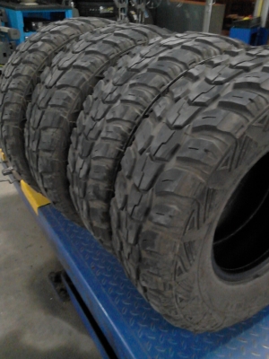 M/T  KUMHO ROAD VENTURE  มีชุด 4 เส้น TEL.081-427-3941