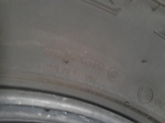 M/T  KUMHO ROAD VENTURE  มีชุด 4 เส้น TEL.081-427-3941