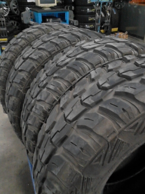 M/T  KUMHO ROAD VENTURE  มีชุด 4 เส้น TEL.081-427-3941