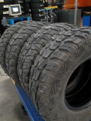 M/T  KUMHO ROAD VENTURE  มีชุด 4 เส้น TEL.081-427-3941