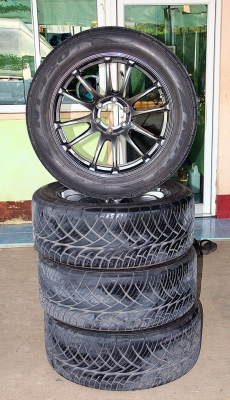 ขายแม็กซ์ พร้อมยาง สภาพสวยวิ้ง มือสอง ขนาด 20" นิ้ว Max.ADVAN RACING RZ1 20" X 81/2" ยาง NITTO รุ่น NT420 - 265/50R20 สภาพดีมาก ไม่มีรอย ไม่มีร้าว ยางเหลือเยอะๆ เจ้าของไปซื้อแม็กซ์ใหม่
