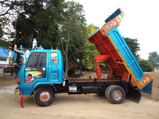 ขายด่วนๆคับรถดั้มอีซูซุร็อก185แรงแต่งสวยๆทั้งคัน