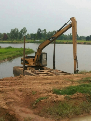 แบคโฮ120บูมยาวพร้อมโป๊ะ