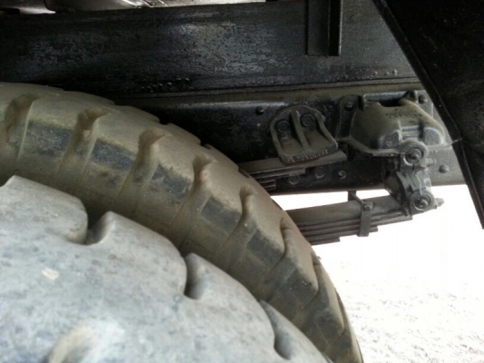 รถมิตซู  6 ล้อ ติดเครน 3.5 ตัน. / 165 แรงม้า. ปี 37.  สนใจติดต่อ 081 - 6079515