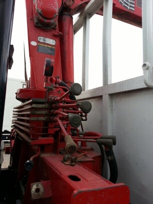 รถมิตซู  6 ล้อ ติดเครน 3.5 ตัน. / 165 แรงม้า. ปี 37.  สนใจติดต่อ 081 - 6079515