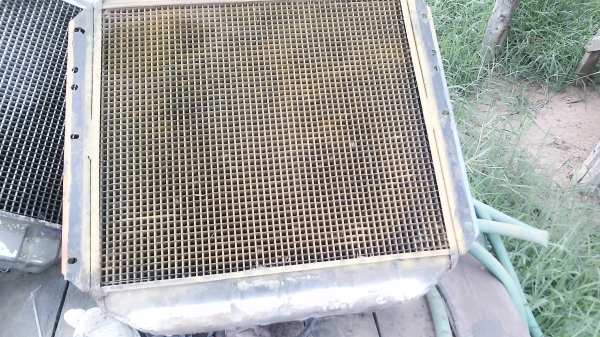 ขายหม้อน้ำและแผงออยไฮดรอลิคคู่นี้5000ถูกครับ