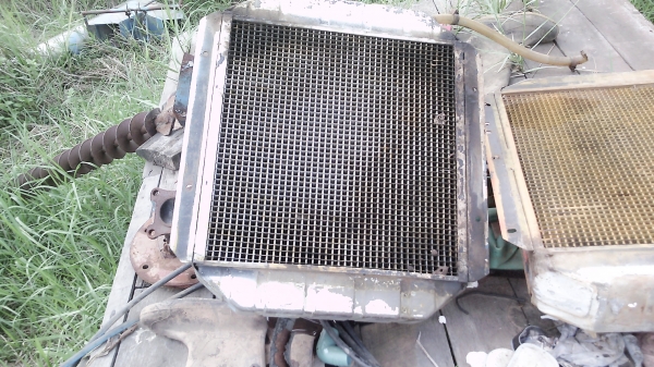 ขายหม้อน้ำและแผงออยไฮดรอลิคคู่นี้5000ถูกครับ