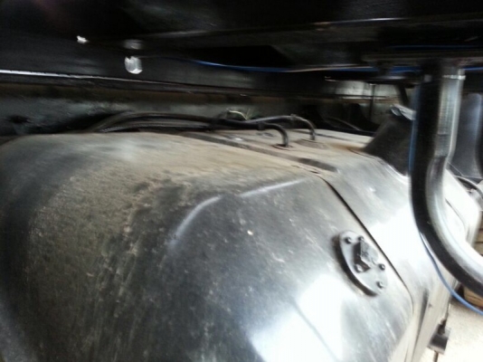 รถฮีโน่ 12 ล้อ ท้ายลาด FM3M  240 แรงม้า. ปี 39  สนใจติดต่อ 081 - 6079515